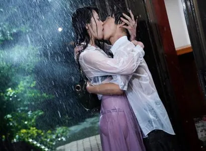 Poster of Chuyện tình với “dì ruột” trong một con mưa ướt đẫm