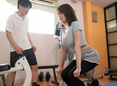 Poster of Đi tập gym giảm cân mà cặp vú quá to làm anh PT gạ địt
