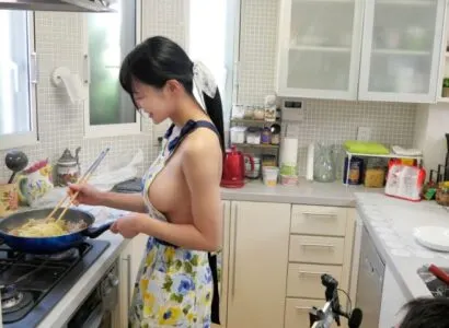 Poster of Dịch vụ chăm sóc, chiều chuộng từ A-Z tận nhà cho các quý ông giàu có