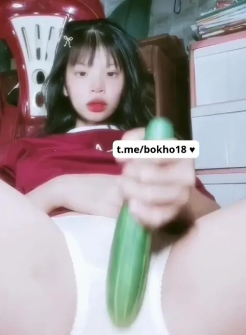 Poster of Gạ em rau non sinh viên 2k3 mình dây cực xinh ngồi móc lồn bằng quả dưa leo quay clip gửi a