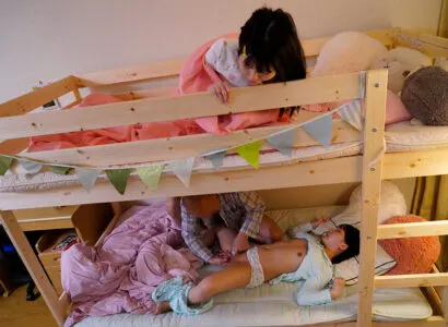 Poster of Ông chú đồi bại đến nhà chơi nữa đêm mò vào phòng 2 cô cháu gái