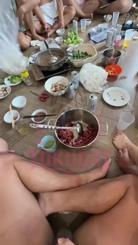 Poster of Thanh niên được hai em gái lọ cho public tại sòng biến thái vl 😧